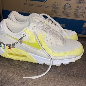 Women’s 8.5 Yellow Nike Air Max